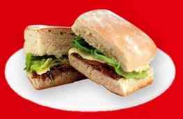 Sánduches de pollo y carne desmechada